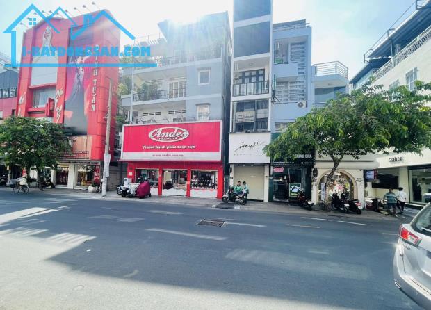 🆘🆘 CHỦ CẦN TRẢ BANK. Bán nhà mặt tiền Nguyễn Đình Chiểu Quận