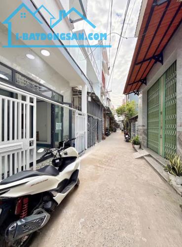 BÁN NHÀ 1T1L đúc, TRỤC CHÍNH HẺM THÔNG, cách MT Trần Nam Phú chỉ 30m