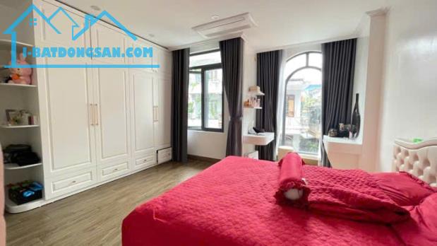 BÁN CỰC GẤP - CHDV Hoàng Văn Thái – 71m², 7 tầng, 15 phòng khép kín, doanh thu 85