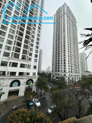 BÁN NHÀ MẶT PHỐ CỰ LỘC – HÀNG XÓM ROYAL CITY – 2 THOÁNG – OTO DỪNG ĐỖ - 5.2m MT - 60m2 –