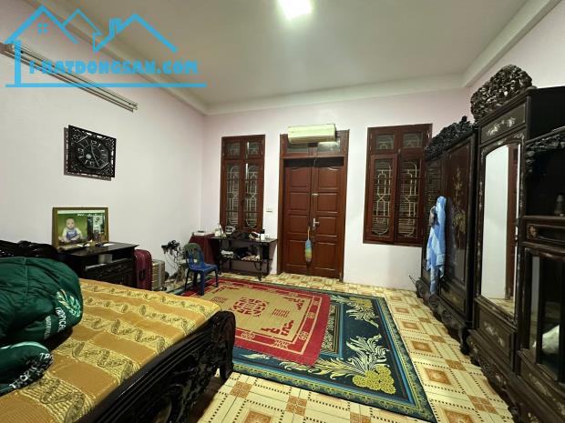 BÁN NHÀ MẶT PHỐ CỰ LỘC – HÀNG XÓM ROYAL CITY – 2 THOÁNG – OTO DỪNG ĐỖ - 5.2m MT - 60m2 – - 4