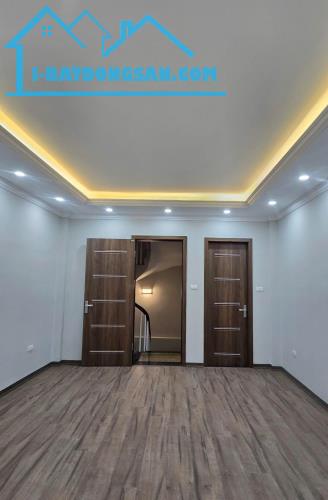TRƯƠNG ĐỊNH, SÁT Ô TÔ, BA BƯỚC CHÂN RA MẶT PHỐ CÁCH BÃI ĐỖ XE 30M 5 TẦNG 40M2 7,6 TỶ - 2