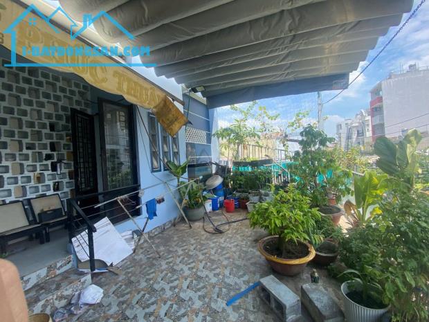 BÁN NHÀ HXT HƯƠNG LỘ 2, Bình Tân 3 tầng 160m2 (8x20). Nhà đẹp ở ngay. Giá chỉ 11 tỷ - 3
