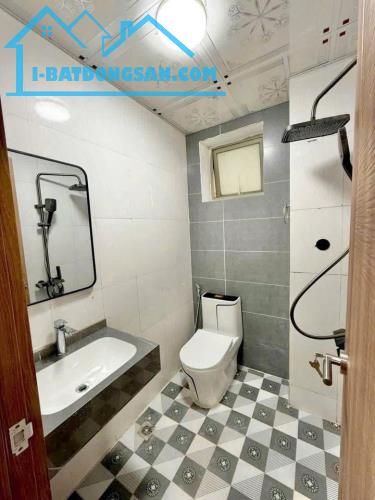 BÁN NHÀ ĐÊ LA THÀNH - 5 TẦNG - CCMN - NGÕ RỘNG - DÒNG TIỀN ỔN ĐỊNH 45 TRIỆU/THÁNG - 2