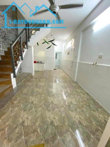 Cho thuê nhà mới 2 tầng (4x16m) 3PN hẻm C1 Phạm Hùng P5Q8 - 1