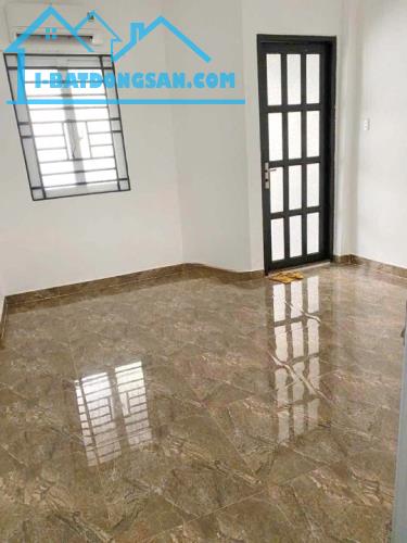 Cho thuê nhà mới 2 tầng (4x16m) 3PN hẻm C1 Phạm Hùng P5Q8 - 2