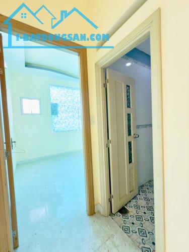 Bán nhà 2 lầu hẻm 154 đường Âu Dương Lân P.3 Quận 8 - 2