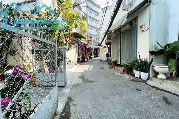 Nhà mặt tiền kinh doanh Quận Phú Nhuận, Gần Phan Đăng Lưu, Chỉ 6 tỷ hơn