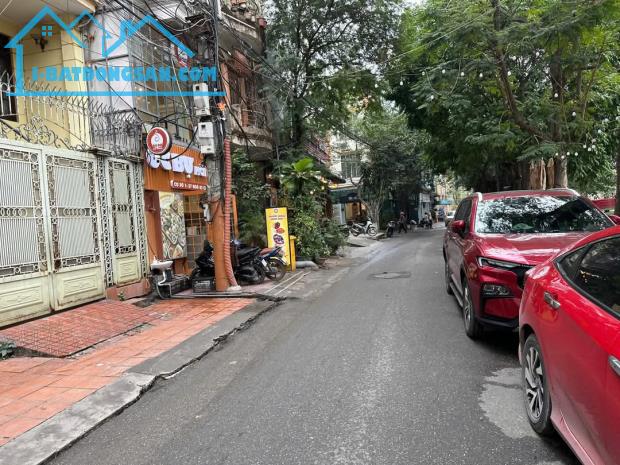 Cần bán gấp căn Chùa Láng Đống Đa, diện tích 64m, vỉa hè rộng, 2 mặt ngõ, kinh doanh
