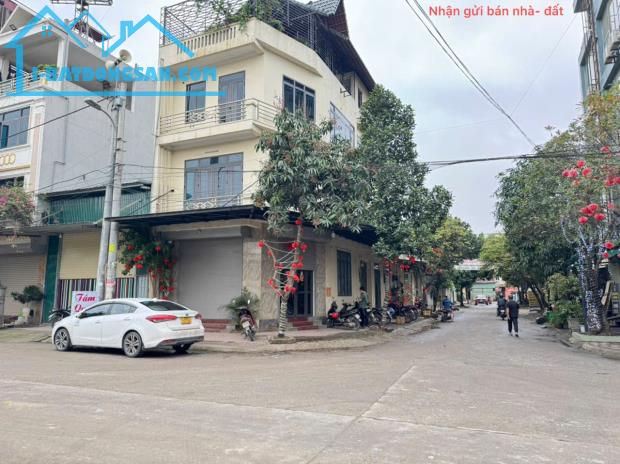 Bán nhà 3 tầng hai mặt tiền kinh doanh, tổ 5, TT Quang Minh, Mê Linh. Gần KCN công nhân