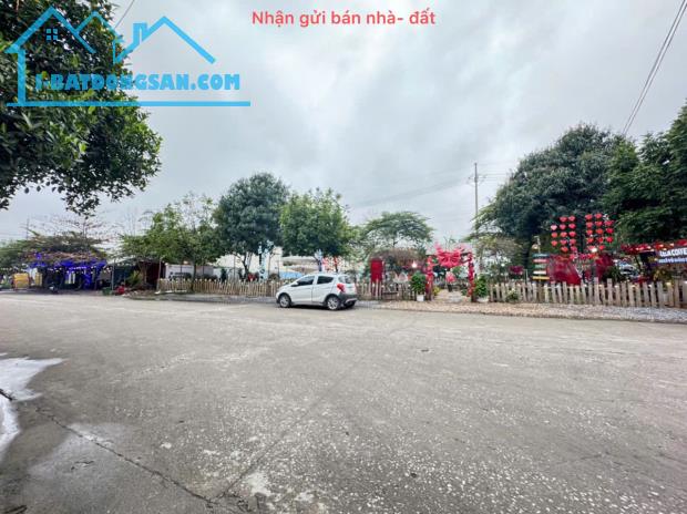 Bán nhà 3 tầng hai mặt tiền kinh doanh, tổ 5, TT Quang Minh, Mê Linh. Gần KCN công nhân - 2