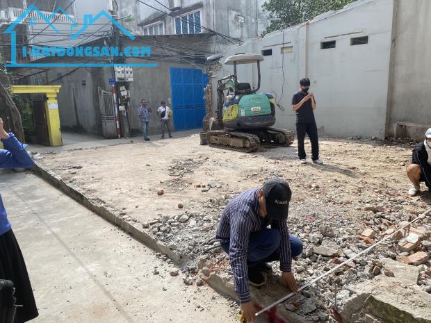 Bán 35m2 đất Cổ Nhuế, ô tô đỗ cửa, mặt ngõ thông ra khu đô thị, lô góc, 50m ra mặt phố,