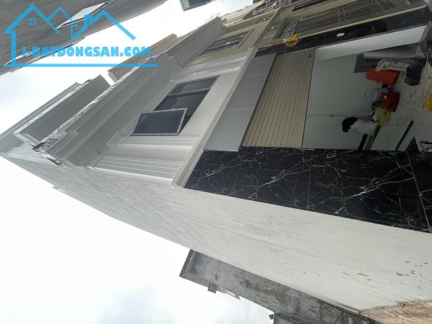 Bán nhà ở Cầu Diễn, Q Bắc Từ Liêm, dt 42m2 x 5 tầng full nội thất với giá 6,7 tỷ