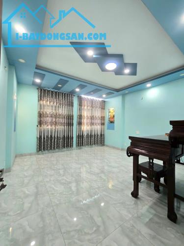 Mặt TIỀN SIÊU ĐỈNH, Q9, Ngang 5m, Đường 30m, DT 111m2, 4 tầng kiêng cố, giá chỉ 8ty hơn. - 2