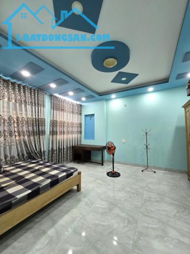 Mặt TIỀN SIÊU ĐỈNH, Q9, Ngang 5m, Đường 30m, DT 111m2, 4 tầng kiêng cố, giá chỉ 8ty hơn. - 3