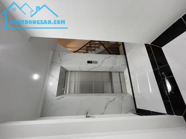 Khương Hạ-Thanh xuân 40/45mx7 tầng-4PN-thang máy-full nội thất-ngõ thông-nhà mới.  Giá: 11 - 3