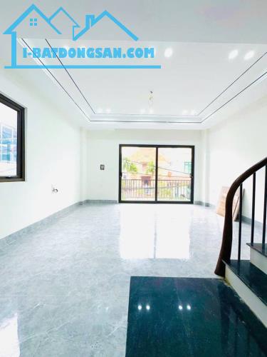 Cực hiếm. Bán nhà mới lô góc Bát Khối Long Biên 34m 6T MT5m 6.45 tỷ ô tô vào nhà - 3