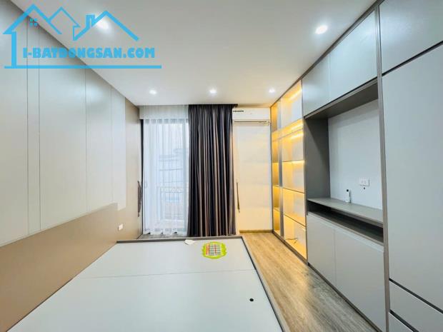 ĐỨC GIANG NHÀ  DÂN MỚI XÂY 37 M 6TANG THANG MÁY  Ô TÔ VAO NHÀ
