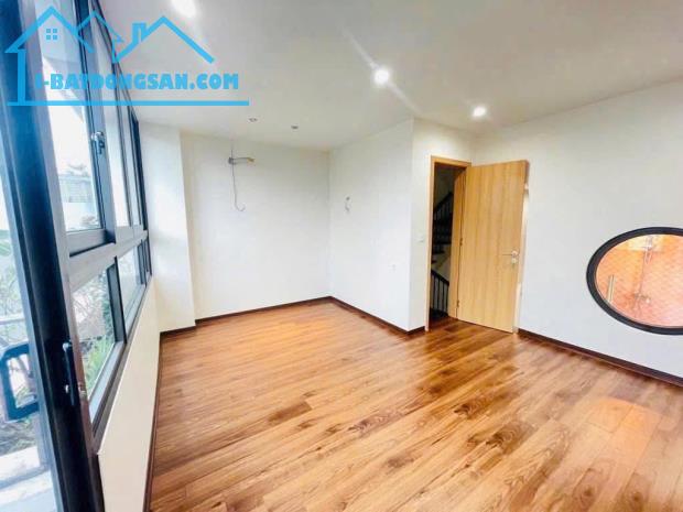 LÔ GÓC - Ô TÔ VÀO  - FULL NỘI THẤT -Nhà Phố Trạm 35m 5T MT6.5m - 2