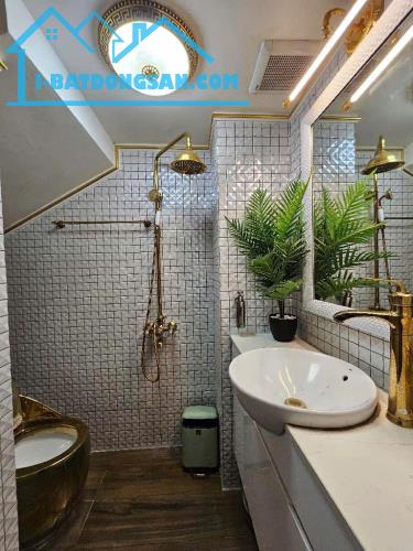 Bán Tòa nhà 6T, thang máy Phố Mai Anh Tuấn, Hoàng Cầu, Đống Đa - DT131m2 - Sổ đỏ sẵn 43,9 - 3