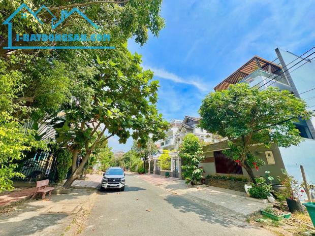 Ngộp Bank Bán Gấp nhà Đường Số 10 Ven Sông Sài Gòn 120m2 5 Tầng 15,4  Tỷ TL