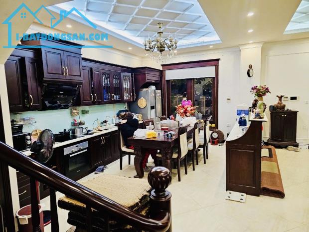 Phân lô Chu Huy Mân, Long Biên, 60m2, 5 tầng, ô tô tránh dừng đỗ ngày đêm, kd, giá 11.9 tỷ - 1