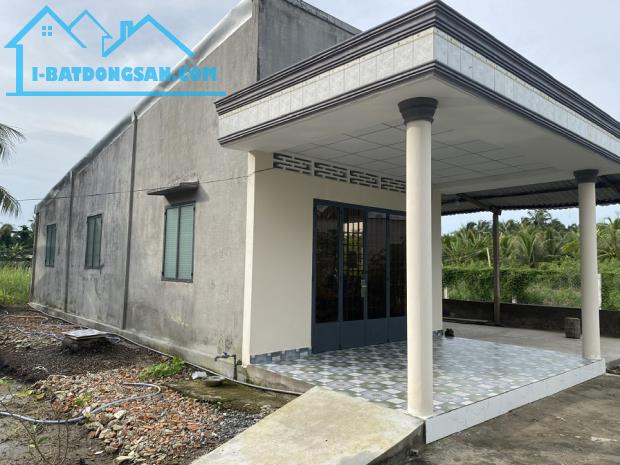 Chính chủ cần bán gấp nhà vườn cấp 4 giá rẻ.