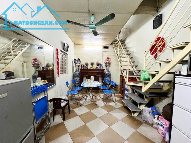 BÁN GẤP 3,2 TỶ CÓ NHÀ LÔ GÓC 3 THOÁNG HAI BÀ TRƯNG 22m2, 3 BƯỚC RA MẶT PHỐ, SỔ VUÔNG NÉT - 4