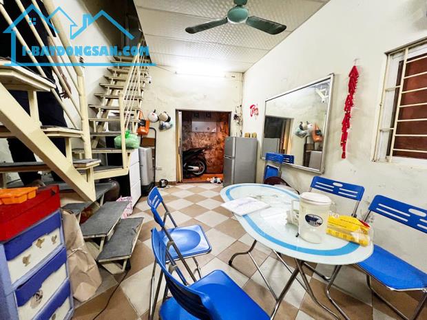 BÁN GẤP 3,2 TỶ CÓ NHÀ LÔ GÓC 3 THOÁNG HAI BÀ TRƯNG 22m2, 3 BƯỚC RA MẶT PHỐ, SỔ VUÔNG NÉT - 3