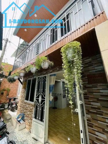 Nhà bán 4.5x6m trệt lầu 2PN đẹp Hẻm 389 Lê văn Khương Quận 12 giá rẻ 1.35 tỷ
