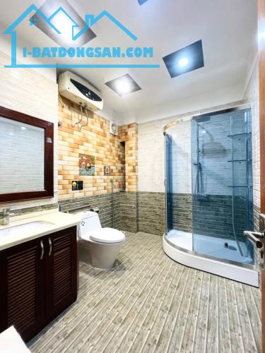 Bán nhà mặt tiền mênh mông trong Ngõ lớn phố Nhân Hòa