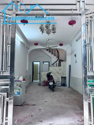 CCMN:Bùi Xương Trạch DT40m2, MT 3.66m, 5tầng. nở hậu.