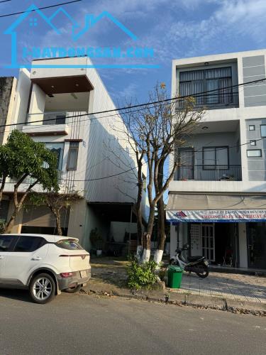 Bán lô đất Mẹ Thứ (đường 10m5) gần SVĐ Hòa Xuân, DT 127m2 nở hậu giá 5ty250. LH 0942992361
