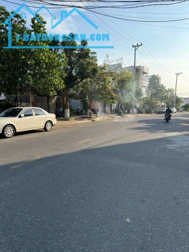 Bán lô đất Mẹ Thứ (đường 10m5) gần SVĐ Hòa Xuân, DT 127m2 nở hậu giá 5ty250. LH 0942992361 - 2