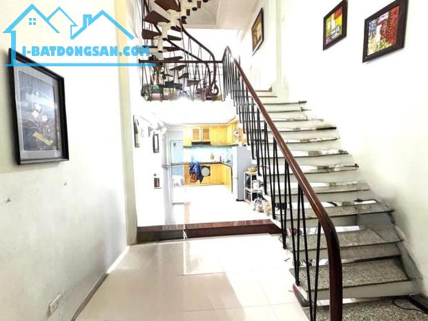 Nhà phố Định Công 35m2 x 5 tầng 1 tum giá 3.9 tỷ ô tô đỗ gần Không Quy Hoạch