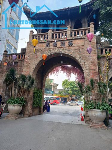 HIẾM VẠN PHÚC,NHỈNH 7 TỶ Ô TÔ ĐỖ CỬA, CẠNH NHÀ VĂN HÓA, NGÕ THÔNG RA CHỢ ĐỒ CỔ VẠN PHÚC.