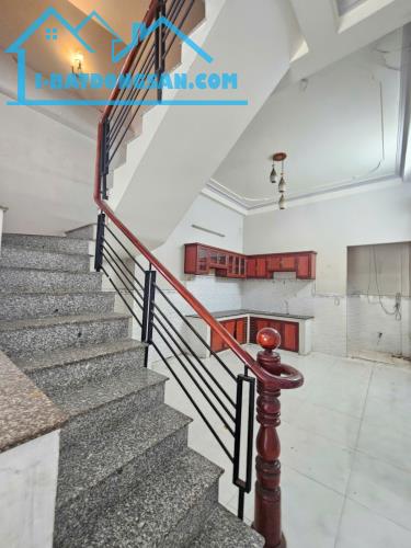 Bán mặt tiền chợ Tân Thới Hiệp - Quận 12 sát Gò Vấp - chuẩn bị mở đường 25m.  Nhà 3 tầng - 1
