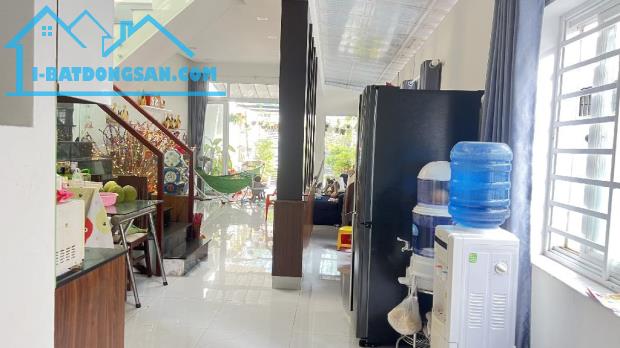 Bán nhà 3 tầng, 125m2, hẻm 5m thông, oto ngủ sân nhà , Nở hậu tài lộc.