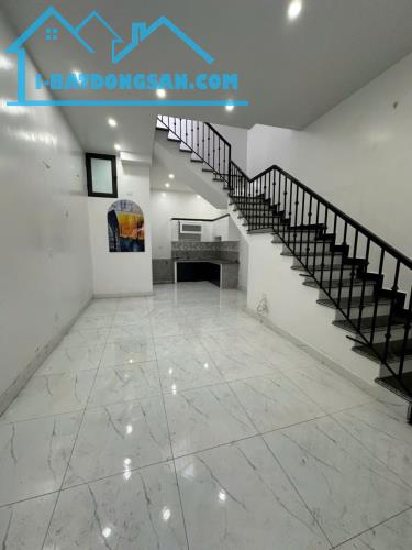 Bán nhà 2 tầng sạch đẹp ngõ 422 Tô Hiệu - 5
