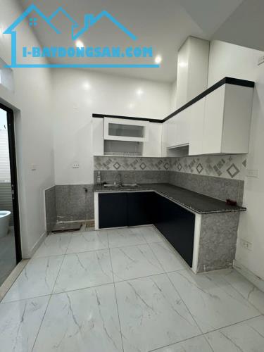 Bán nhà 2 tầng sạch đẹp ngõ 422 Tô Hiệu - 4