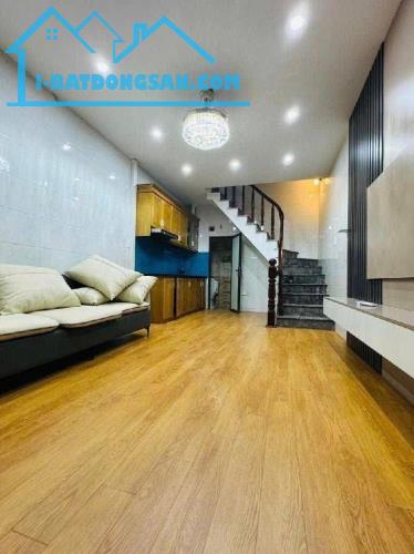 THANH TRÌ NHÀ MỚI XÂY - VỊ TRÍ ĐẸP  - KDT   40M  NHÀ 5 TẦNG GIÁ TRÊN 7 TYY