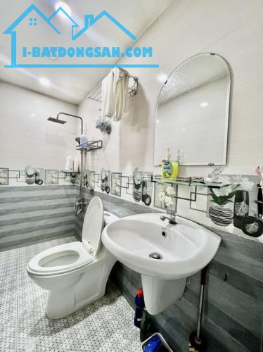 BÁN NHÀ QUẬN 1 HBG 60M2 NGANG GẦN 4M 2 PN SÁT MT VIP Q1 T GẤP BÁN RẦN QUANG KHẢI 5.1 TỶ. - 4