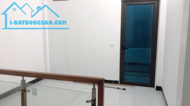 Hiếm - Giá Đẹp - Nhà 3 Tầng - Sáp Mai Võng La - Ô tô đỗ cửa - Giá 4.5 Tỷ. - 3