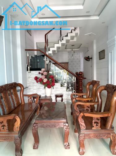 Bán Nhà 3 Tầng Mới 60M2_4*15 Cạnh KDC Hồng Long Hiệp Bình Phước Thủ Đức chỉ 6.1 tỷ