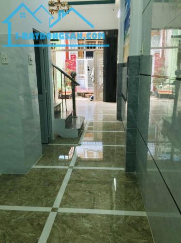 Bán nhà 40m2, Hẻm xe hơi 5m Đường Tô Hiệu, Quận Tân Phú - 2