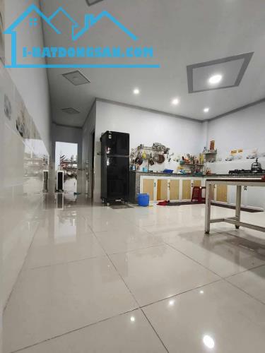 NHÀ SỔ HỒNG RIÊNG 100M2 CHỈ 1 SẸC RA CHỢ THANH HOÁ TRẢNG DÀI - 1