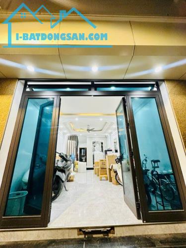 CỰC PHẨM HOÀNG CẦU - NHÀ 7 TẦNG 50M RỘNG MÊNH MÔNH - SỔ VUÔNG NỞ HẬU - GIÁ 15,5 TỶ - 5