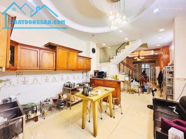 ✅Chỉ 10.9 TỶ TL 💥nhà mặt tiền Nội Bộ. P12. DT: 4.7 x 15m (65m2) 3 lầu - 4