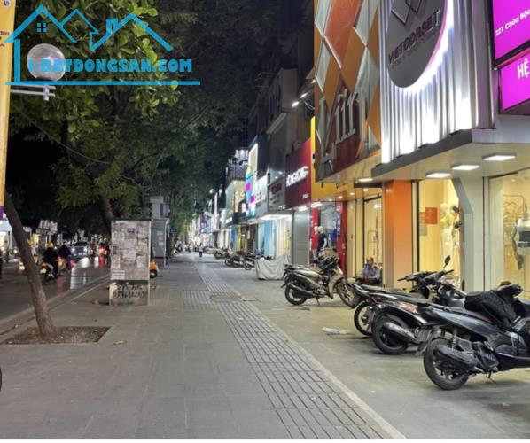 BÁN NHÀ MẶT PHỐ CHÙA BỘC, DT GẦN 50M2, XÂY 4 TẦNG, MẶT TIỀN HƠN 6M, GIÁ CHỦ CHÀO 40 TỶ.
