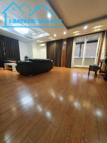 Bán Nhà Phố Long Biên Chính Chủ Lô góc Thang máy nhập Nội thất xịn giá chỉ 44,x tỷ